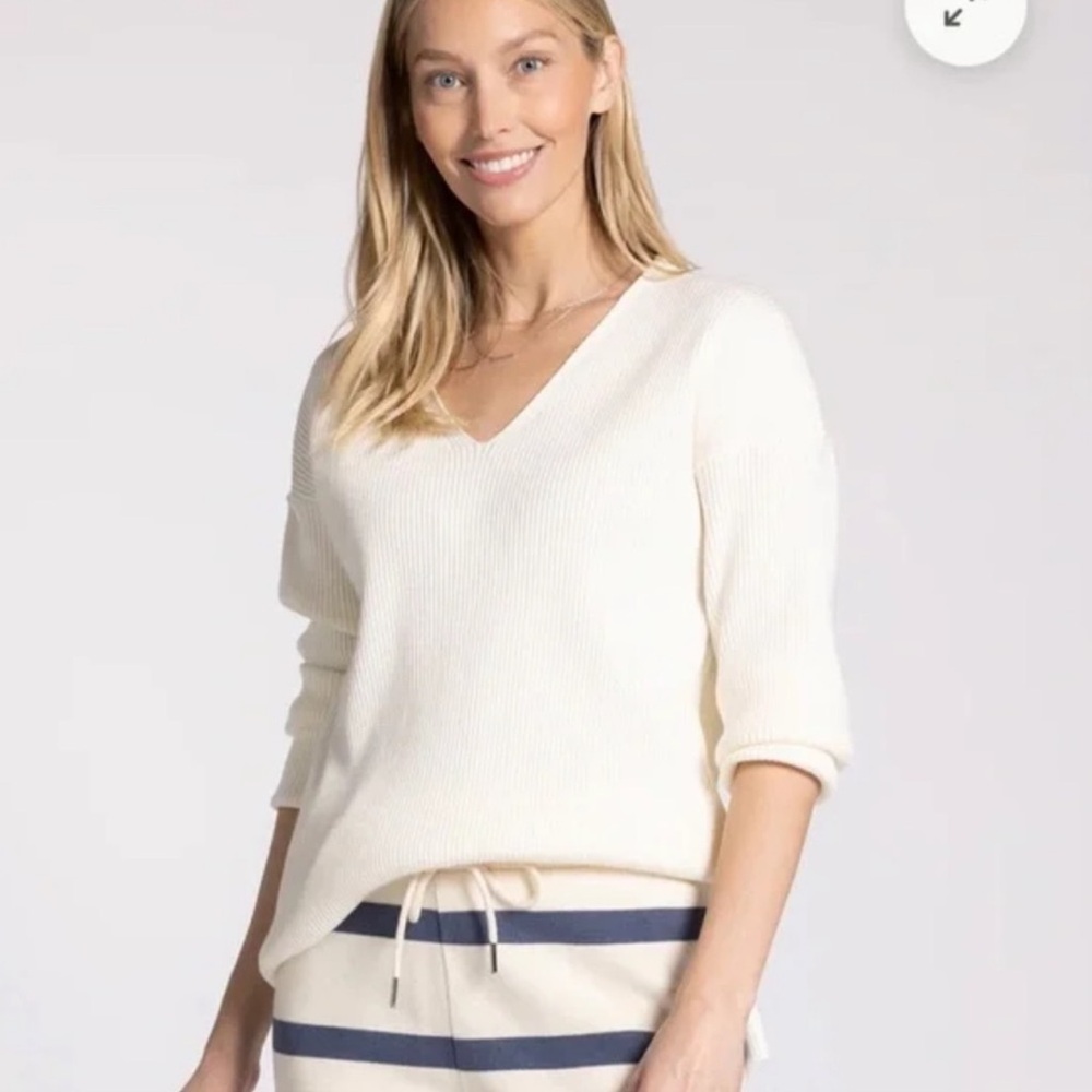 M: TXS by Thread & Supply Women's
Shadi Cream V-Neck Sweater